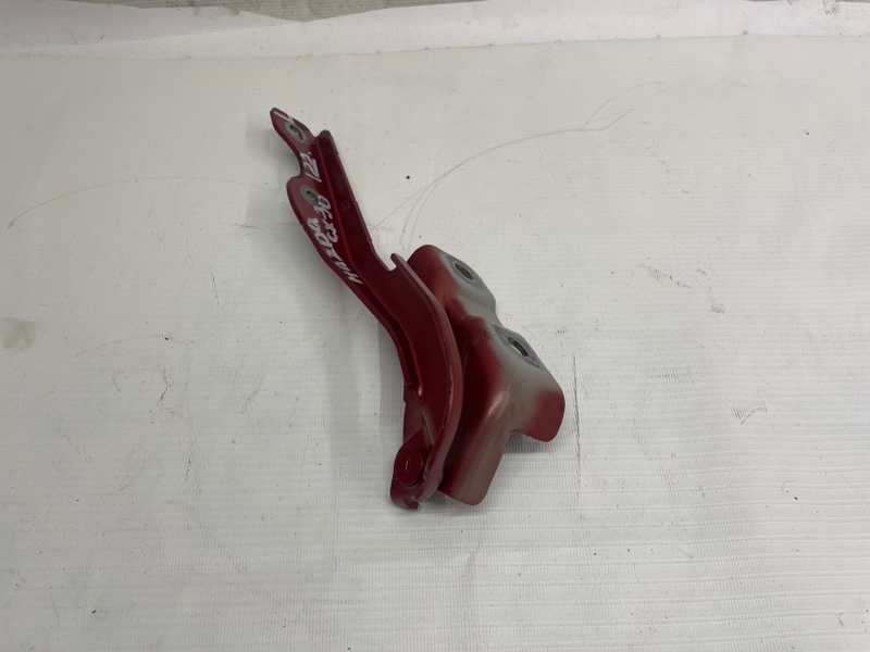 Петля капота Mazda CX-30 2020