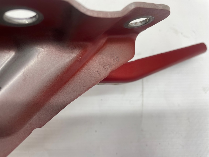 Петля капота Mazda CX-30 2020