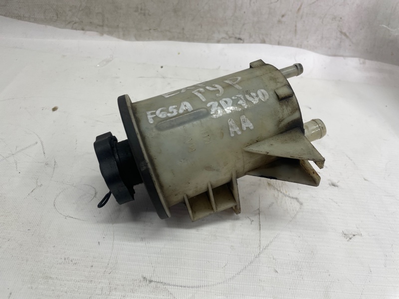 Бачок гура Ford Expedition 1996-2002 UN93