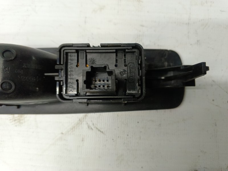 Кнопка стеклоподъемника Renault Laguna 2008