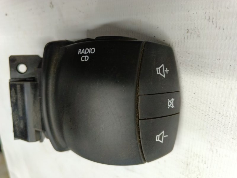 Кнопка управления магнитолой Renault Laguna 2008