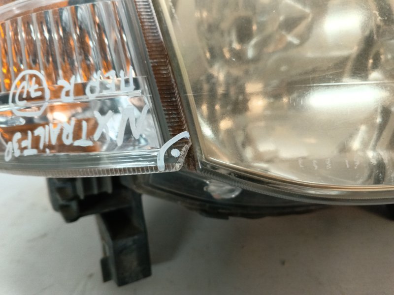 Фара Nissan X-Trail 2000-2007 NT30
