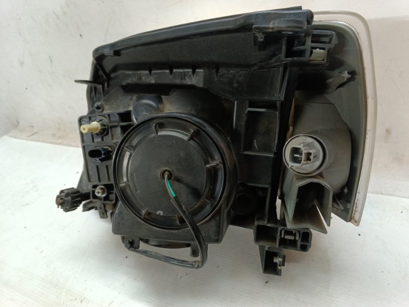 Фара Nissan X-Trail 2000-2007 NT30