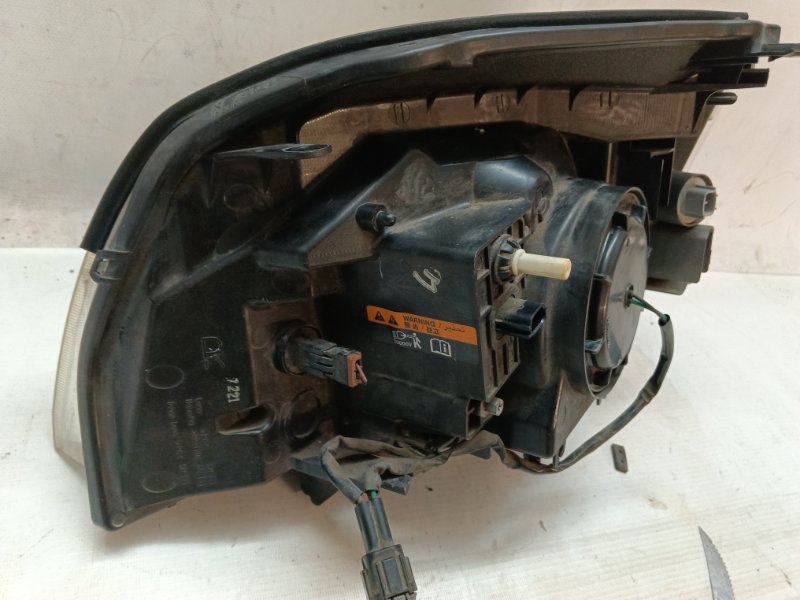 Фара Nissan X-Trail 2000-2007 NT30