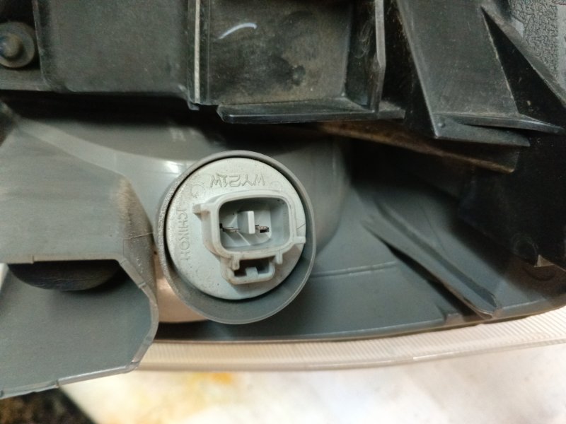 Фара Nissan X-Trail 2000-2007 NT30