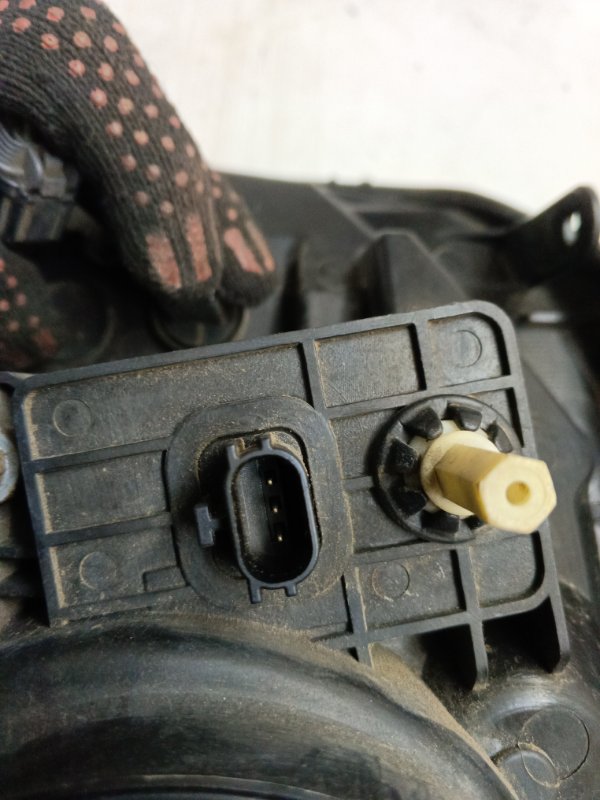 Фара Nissan X-Trail 2000-2007 NT30
