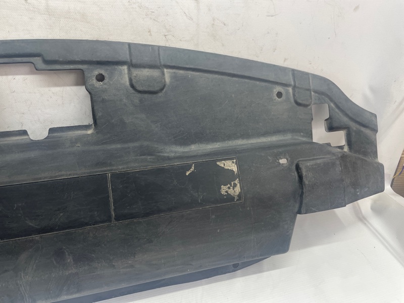 Кожух замка капота Ford Expedition 1996-2001 UN93