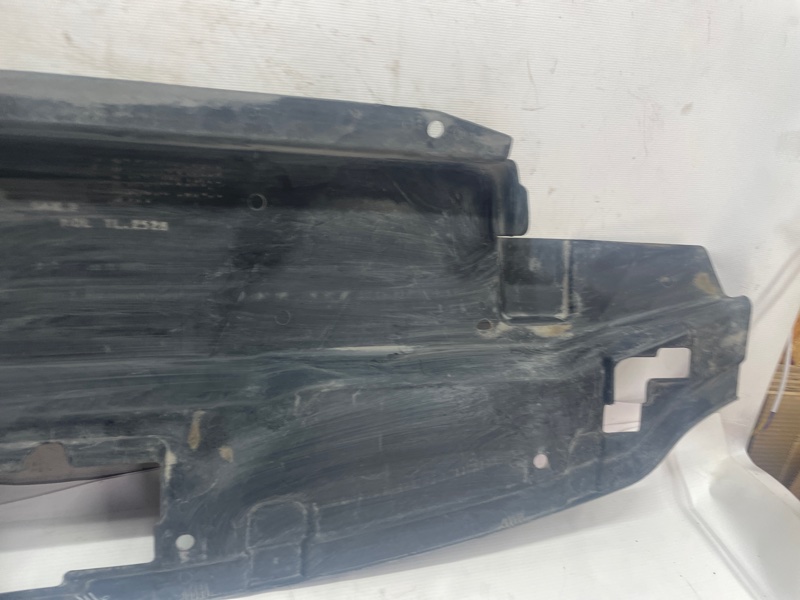 Кожух замка капота Ford Expedition 1996-2001 UN93