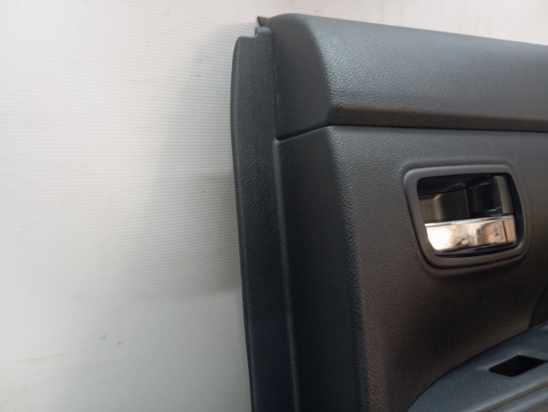 Обшивка двери Mitsubishi Outlander 2021 GF8W