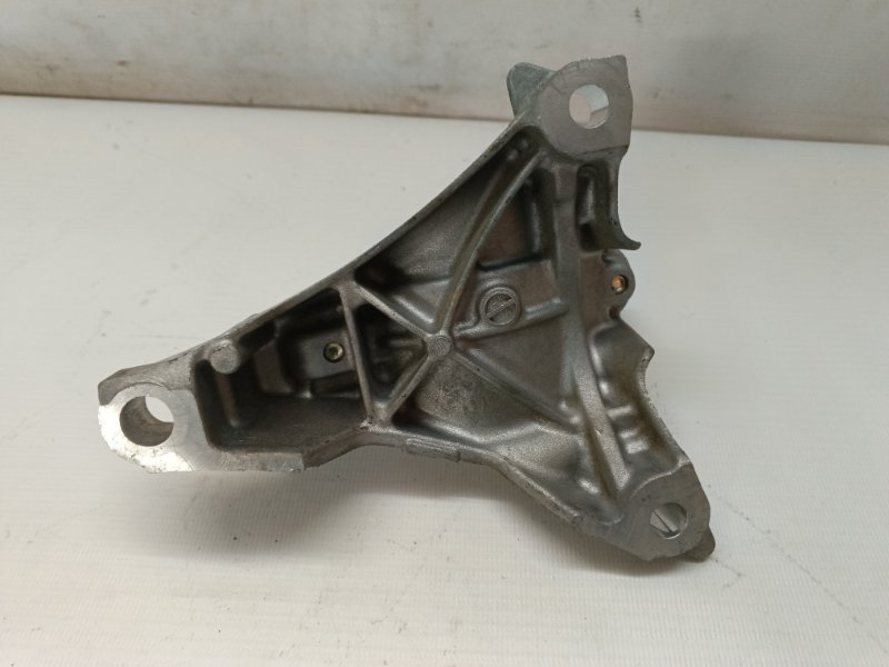 Кронштейн полуоси Mazda Mazda 3 2020 BP