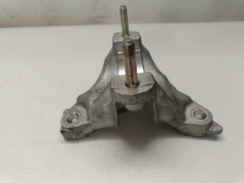 Кронштейн полуоси Mazda Mazda 3 2020 BP