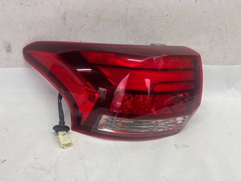 Фонарь Mitsubishi Outlander 2021 GF8W