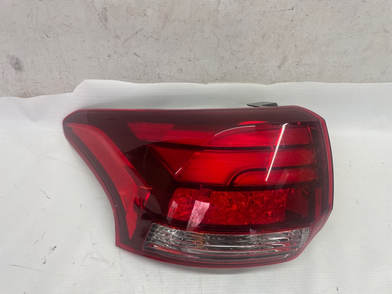 Фонарь Mitsubishi Outlander 2021 GF8W