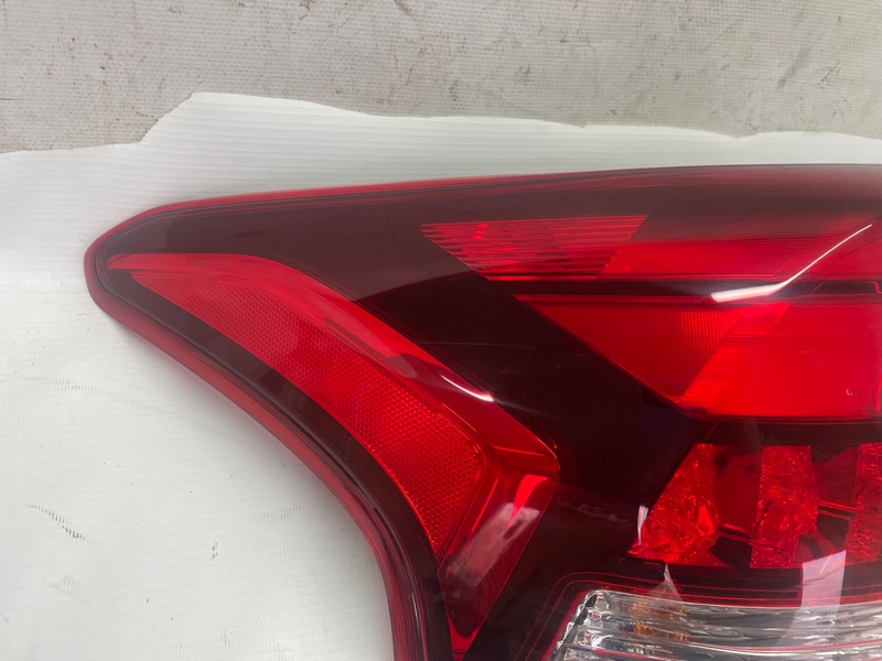 Фонарь Mitsubishi Outlander 2021 GF8W