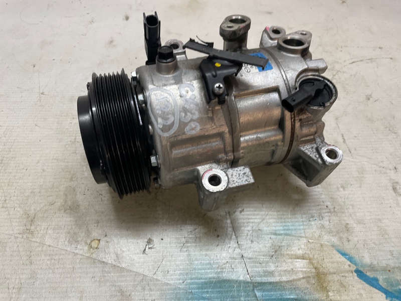 Компрессор кондиционера Mazda CX-30 2020