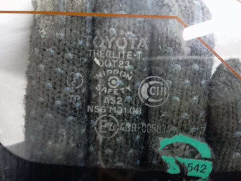Стекло Toyota Corolla Fielder 2001