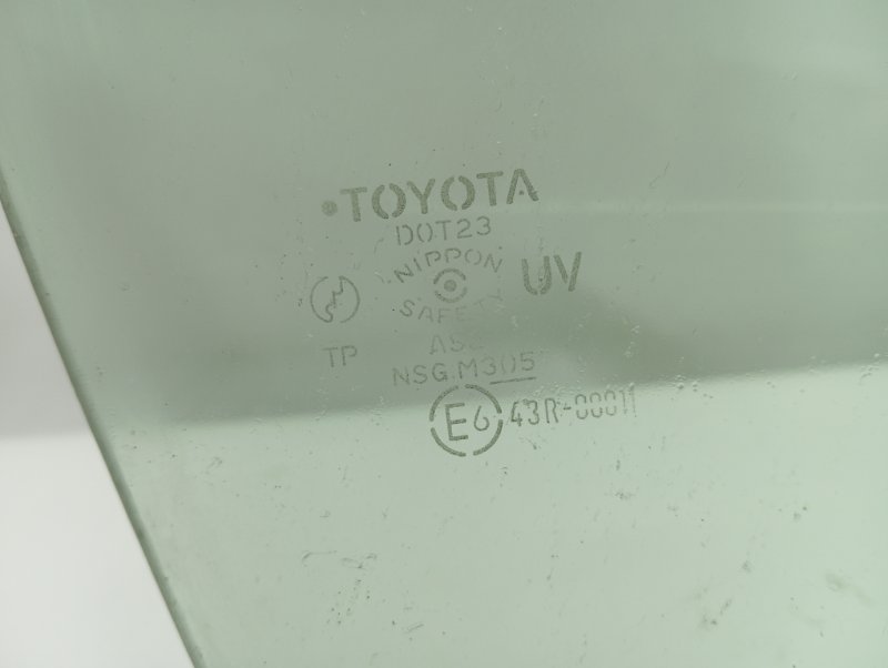 Стекло двери Toyota Corolla Fielder 2001