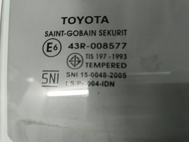 Стекло двери Toyota Corolla 2014 ZRE172R