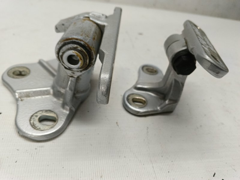 Петля двери Mercedes-Benz R-Class 2006 R 350