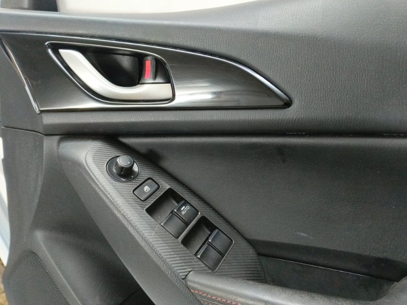 Обшивка двери Mazda Mazda 3 2015 BM