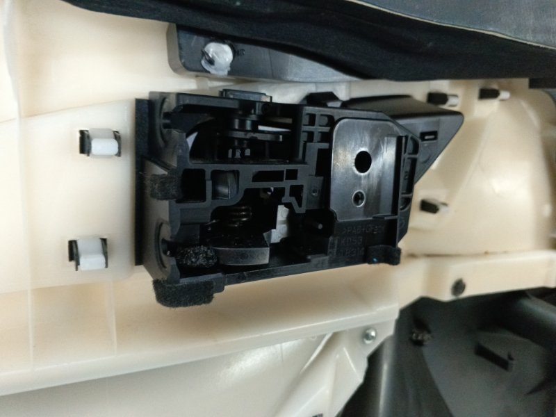 Обшивка двери Mazda Mazda 3 2015 BM