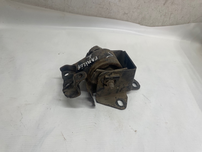 Подушка двигателя Mazda Familia 1998-2003 BJ