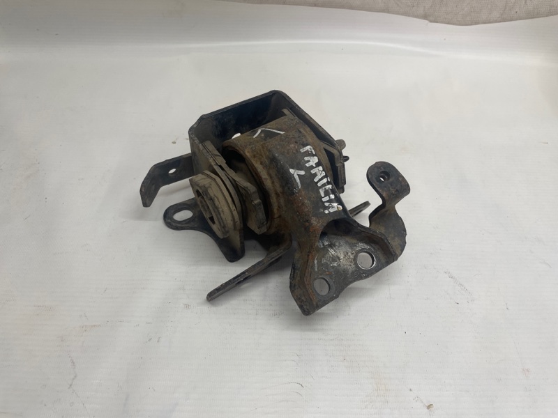 Подушка двигателя Mazda Familia 1998-2003 BJ