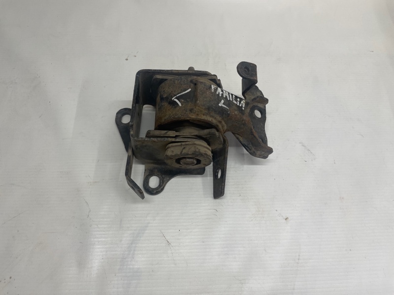 Подушка двигателя Mazda Familia 1998-2003 BJ