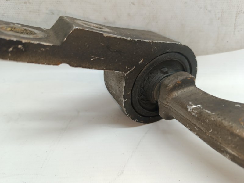 Рычаг Nissan X-Trail 2001-2007 NT30