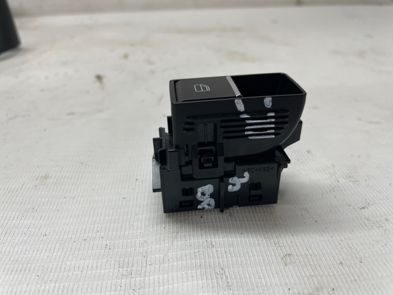 Кнопка стеклоподъемника Mazda Mazda 3 2020 BP