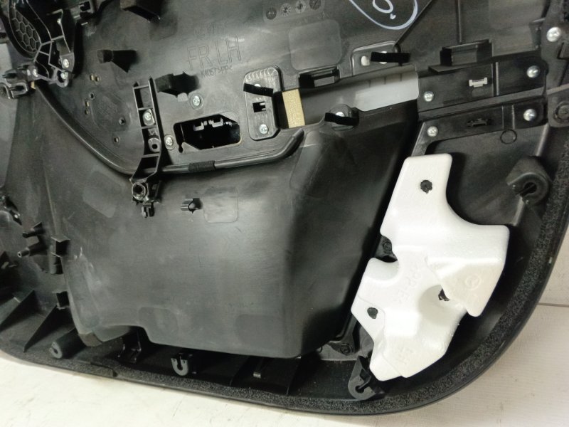 Обшивка двери Mazda Mazda 3 2020 BP