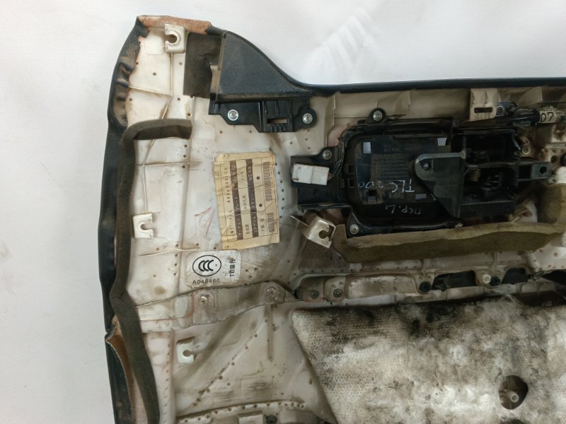 Обшивка двери Toyota Land Cruiser 200 2008 Внедорожник