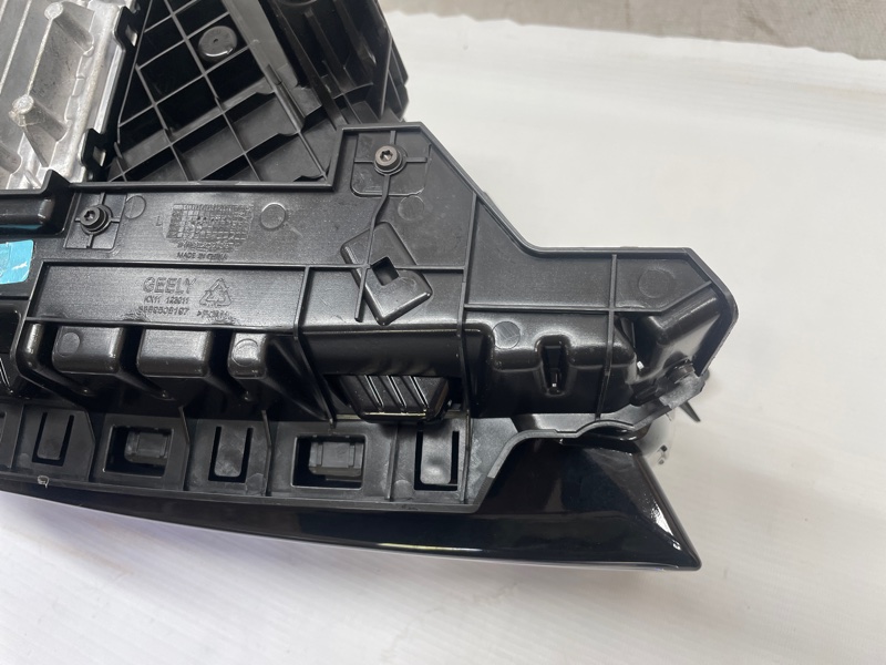 Фара Geely Monjaro 2023