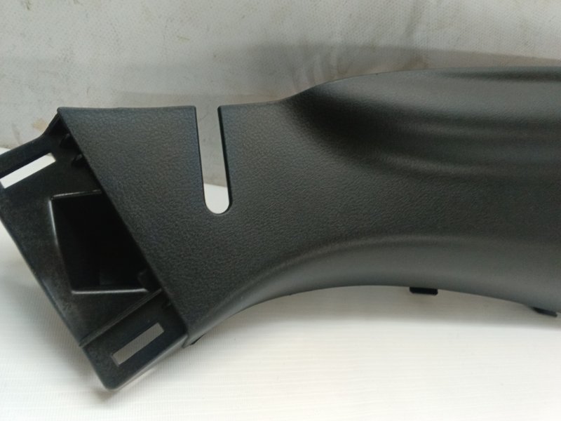 Обшивка стойки Mazda CX-30 2020
