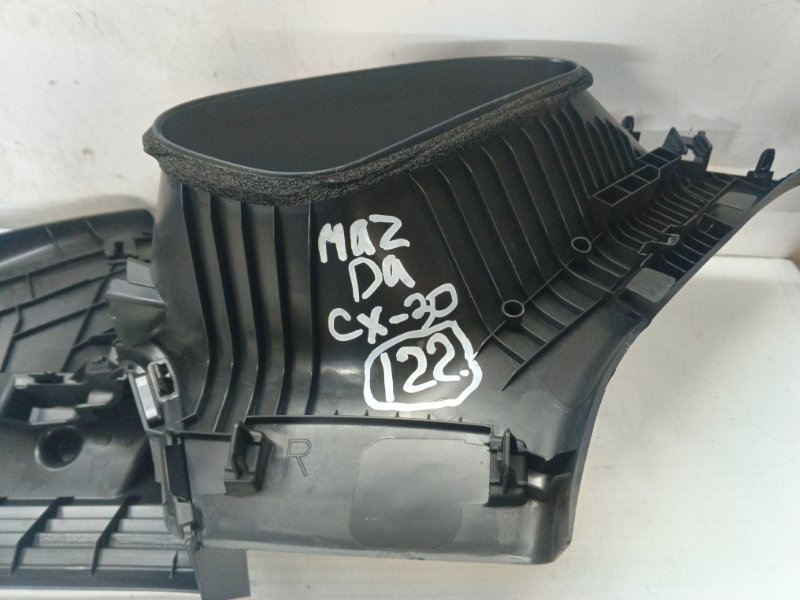 Обшивка стойки Mazda CX-30 2020