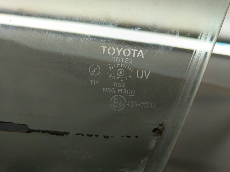 Стекло двери Toyota Corolla Fielder 2001