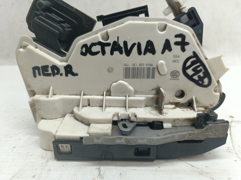 Замок двери Skoda Octavia 2015 A7