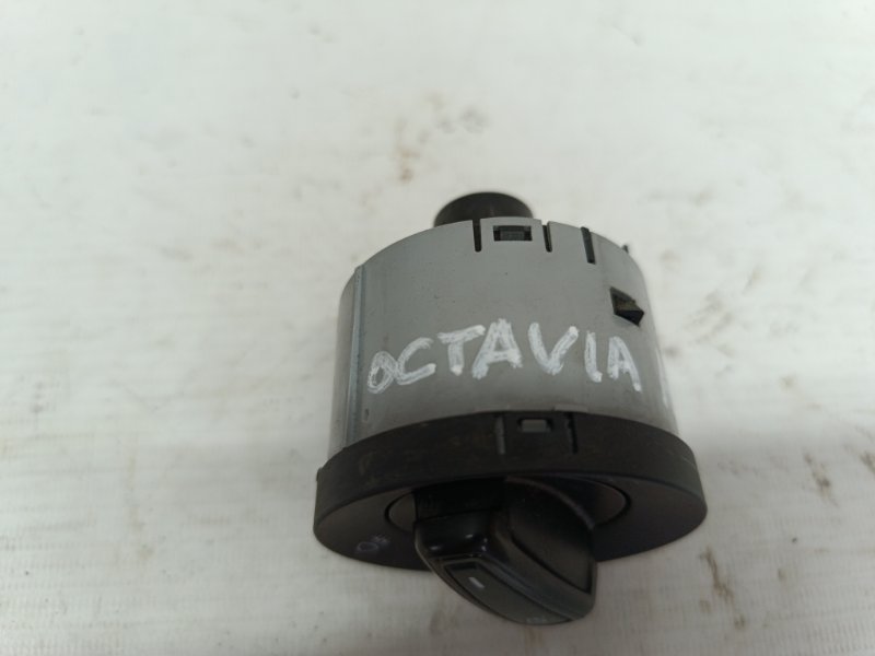 Переключатель света фар Skoda Octavia 2015 A7