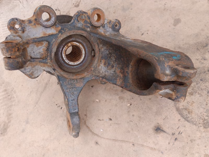 Кулак поворотный Ford Focus 2012 CB8