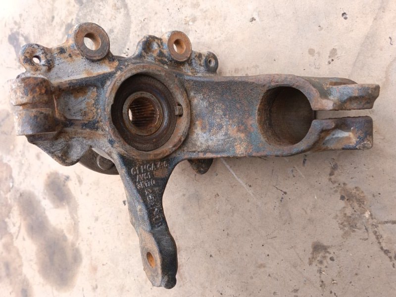 Кулак поворотный Ford Focus 2012 CB8