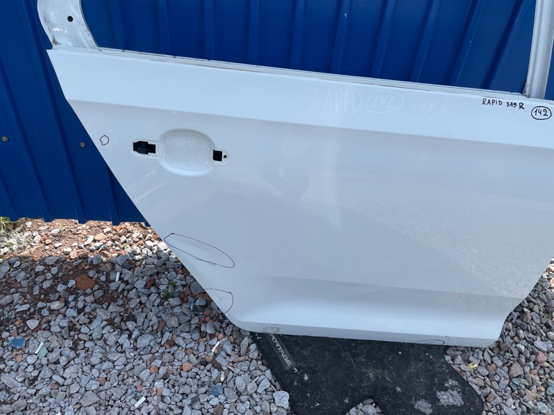 Дверь SKODA Rapid 2018