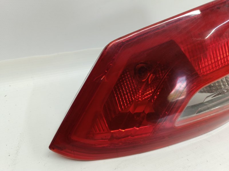Фонарь Ford Focus 2012 CB8
