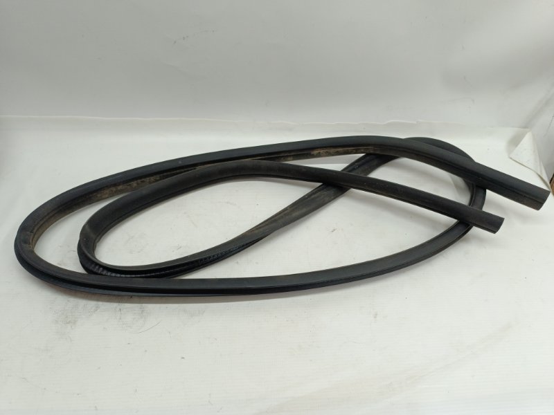 Уплотнитель кузова Ford Focus 3 2013 CB8