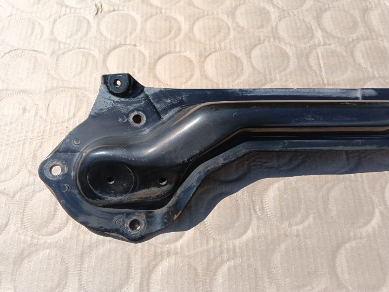 Распорка кузова Ford Focus 2012 CB8