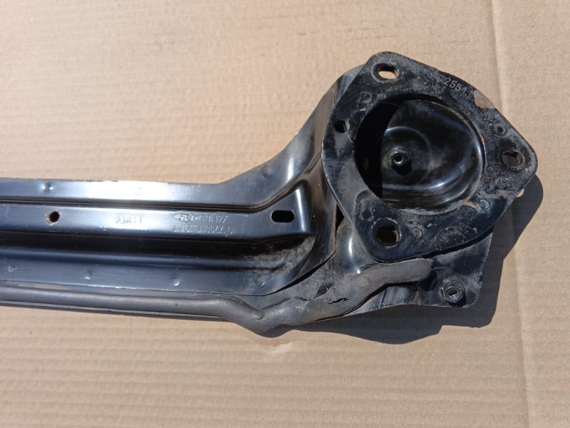 Распорка кузова Ford Focus 2012 CB8