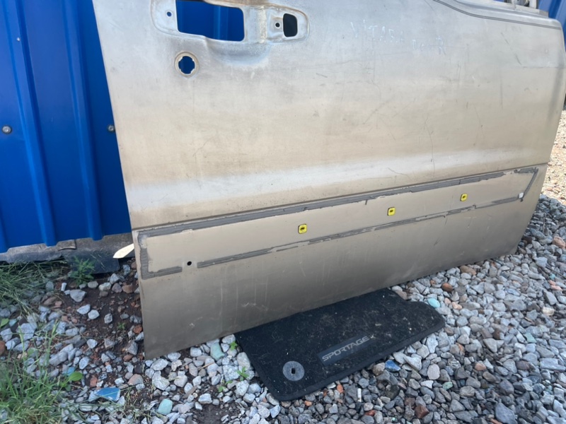 Дверь Suzuki Grand Vitara 2000-2006