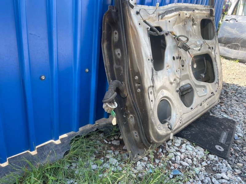 Дверь Suzuki Grand Vitara 2000-2006