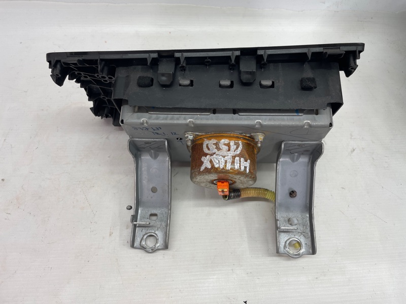 Подушка безопасности пассажира Toyota Hilux 2012