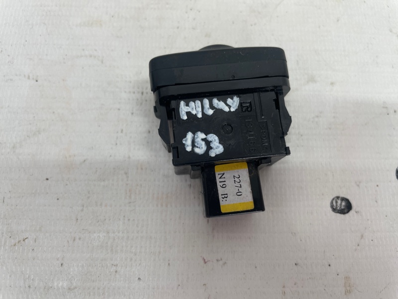 Кнопка Toyota Hilux 2012