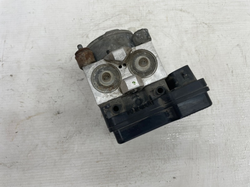 Блок ABS Toyota Hilux 2012